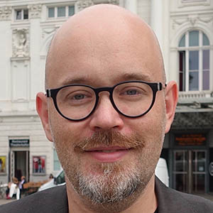 Dr. Jörn Plönnigs
